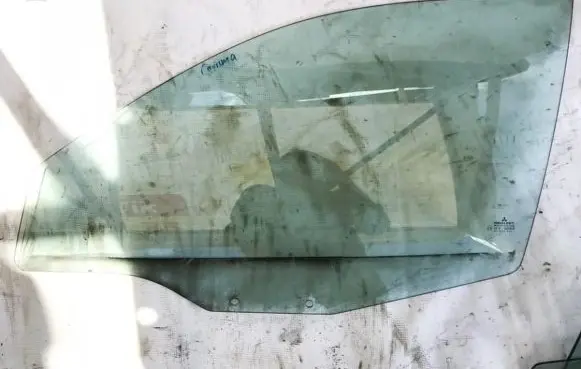Mitsubishi Carisma Front door window glass four-door
