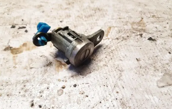Mitsubishi Lancer Front door lock (next to the handle) 