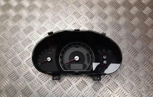 KIA Sportage Speedometer (instrument cluster) 940033U175