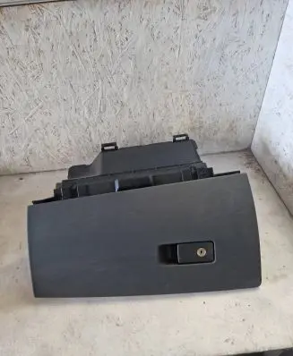 Volvo V70 Glove box 39831231