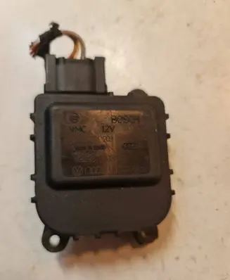 Volkswagen Bora Air flap motor/actuator 1J1907511D 133857V