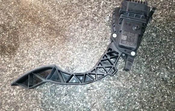 Ford Focus Accelerator throttle pedal 4M519F836CH