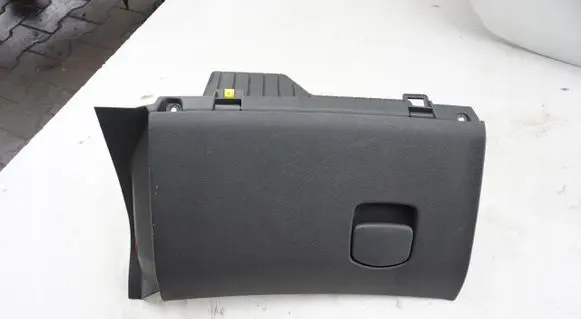 Opel Corsa D Glove box