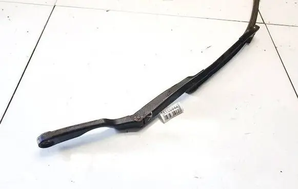 Front wiper blade arm