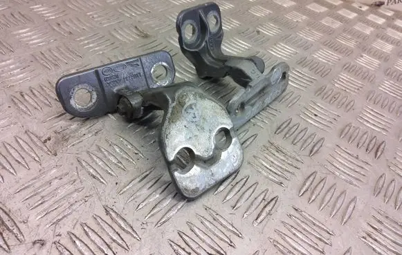 Land Rover Discovery 5 Rear door upper hinge BJ32228A