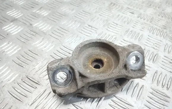Opel Astra J Front shock absorber mounting bracket 