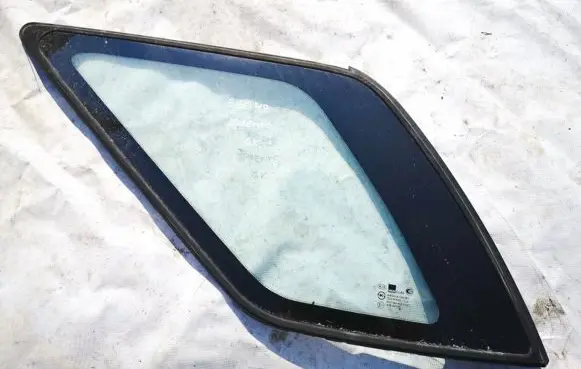 KIA Sorento Rear side window