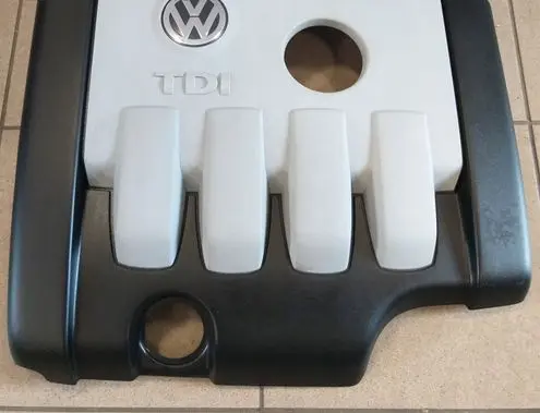 Volkswagen PASSAT B6 Engine cover (trim) 03G103925BP