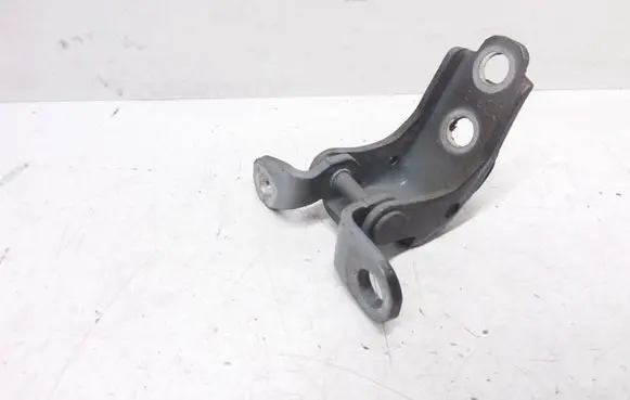 Honda CR-V Front door upper hinge