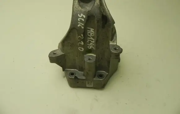 Mercedes-Benz SLK R172 Engine mounting bracket A6512234004 MB1246