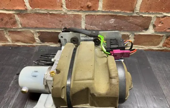 Mercedes-Benz E A207 Convertible roof hydraulic pump A2078000030 MM0R13270702