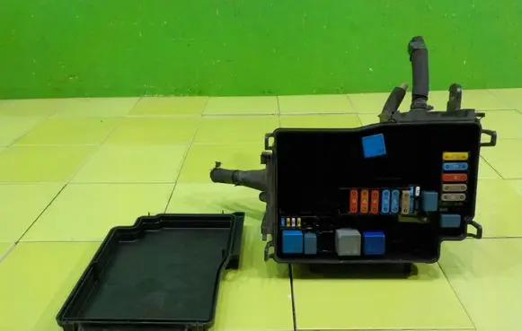 Renault Trafic III (X82) Fuse box set 243503708R 18AB20