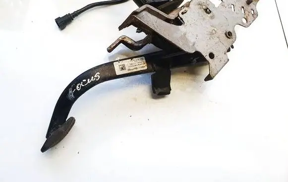 Ford Focus Clutch pedal 4m547b633yd 4m54-7b633-yd