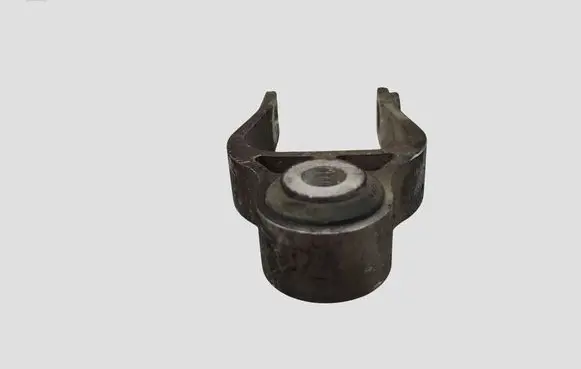 Renault Laguna III Engine mount bracket