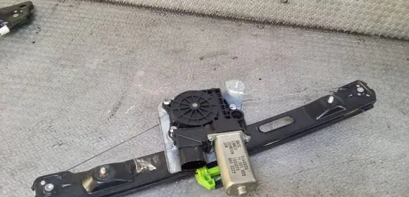 BMW 1 E81 E87 Rear door window regulator with motor 71001603