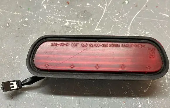 KIA Sorento Third/center stoplight 927003E0