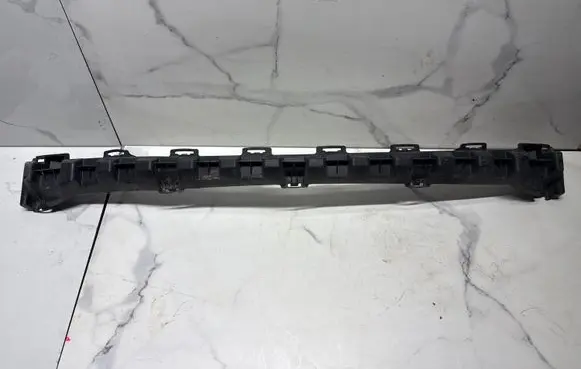 Mercedes-Benz C W204 Front bumper mounting bracket A2048852765