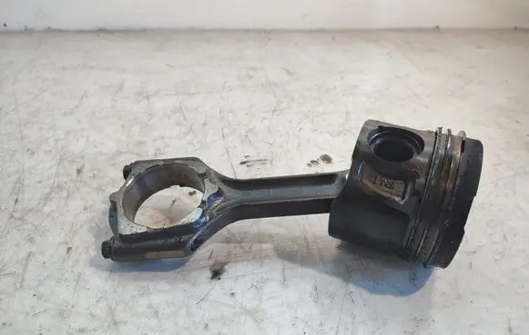 Opel Insignia A Piston with connecting rod 