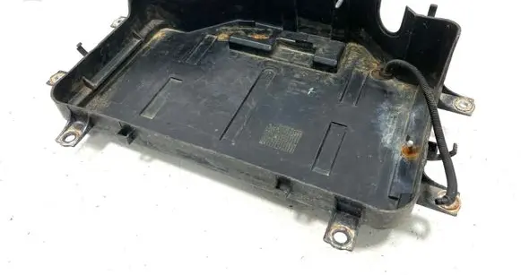 Volkswagen Touareg I Battery box tray cover/lid 7L6915333A