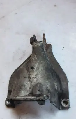 Engine mounting bracket
