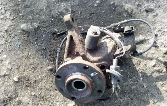 Citroen Xsara Picasso Front wheel hub spindle knuckle