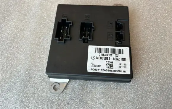 Mercedes-Benz E W211 Comfort/convenience module 2115452132 A2115452132