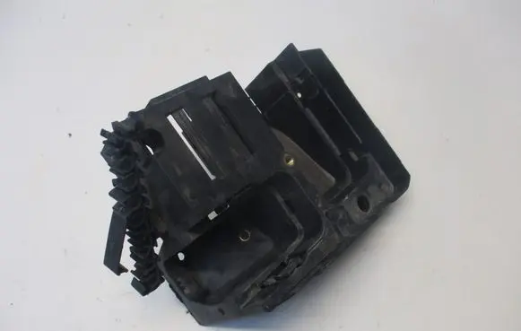 Volkswagen Golf V Relay mounting block 1J0937617D