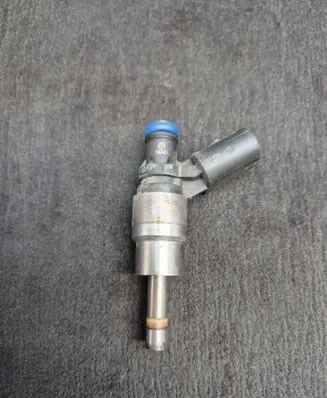 Audi A6 S6 C6 4F Fuel injector 06F906036A 06F906036G