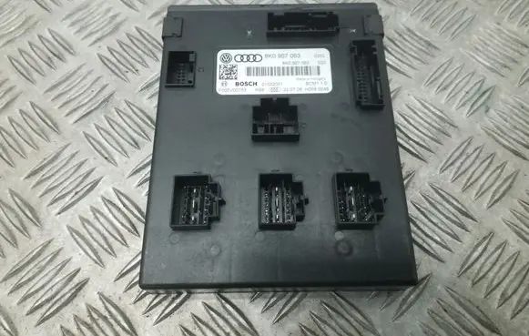 Audi A4 S4 B8 8K Comfort/convenience module 8K0907063