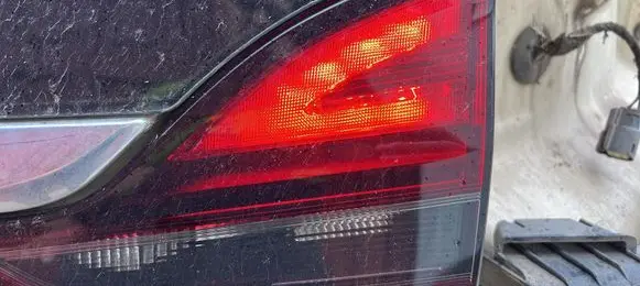 Tailgate rear/tail lights