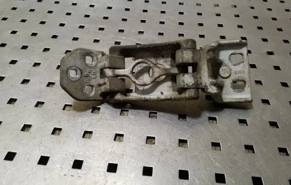 Renault Master III Loading door lower hinge 844009783R