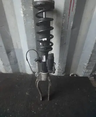 BMW 5 G30 G31 Front shock absorber/damper 6866396