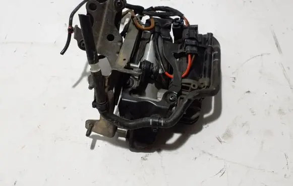 Mercedes-Benz GLC C253 Air suspension compressor/pump A2133200104