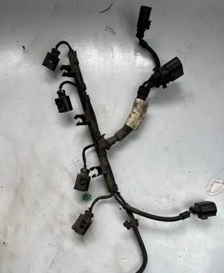 Volkswagen Golf V Fuel injector wires 06f971824e