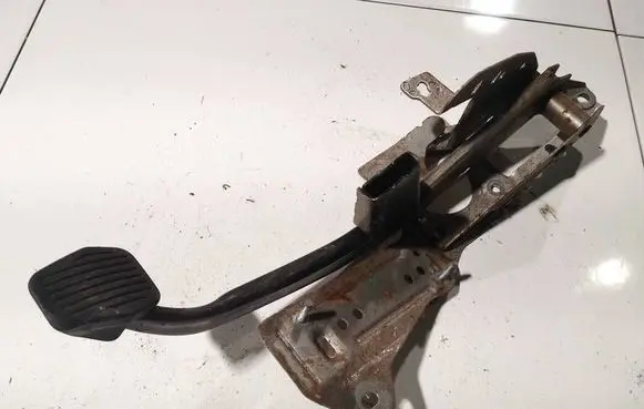 Ford Focus Brake pedal bv612467gb bv61-2467-gb
