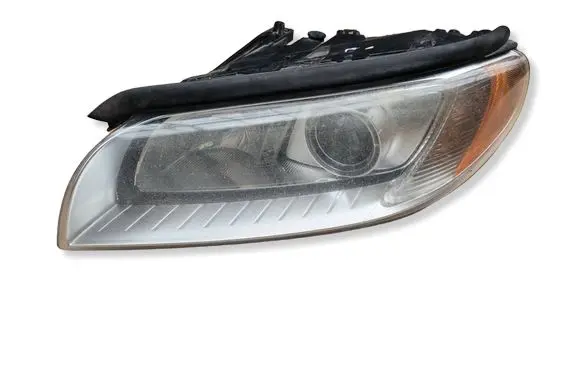 Volvo V70 Headlight/headlamp 31214347