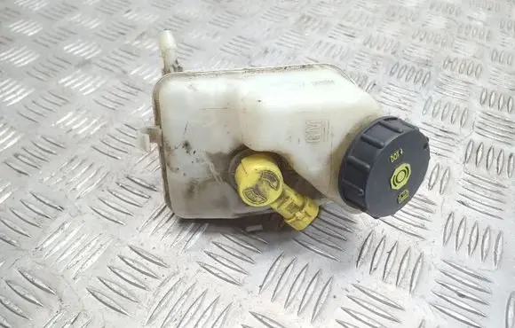 Brake fluid reservoir
