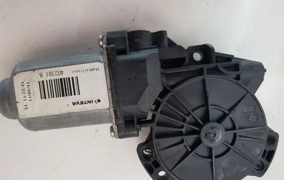 KIA Sportage Front door window regulator motor 402391B