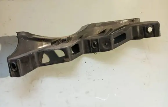 Volkswagen PASSAT B6 Front bumper mounting bracket 3C0807889