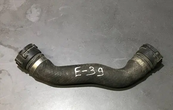 Engine coolant pipe/hose