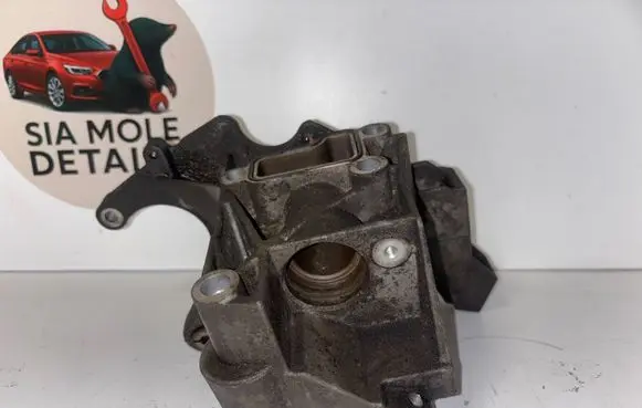 Audi Q7 4L Power steering pump mounting bracket 059145169AA