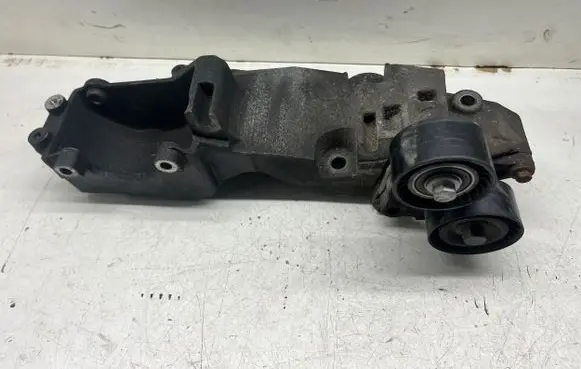 Opel Vivaro Generator/alternator bracket 8200527320