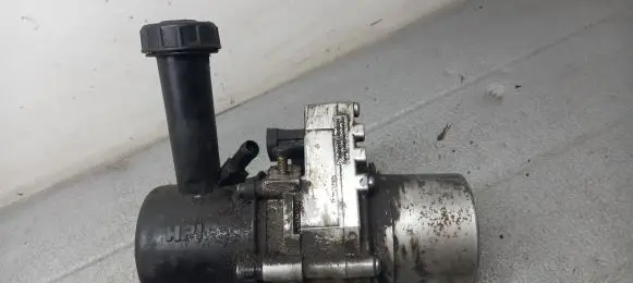 Peugeot 407 Power steering pump