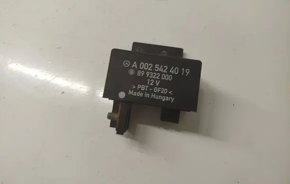 Mercedes-Benz Sprinter W906 Glow plug pre-heat relay A0025424019