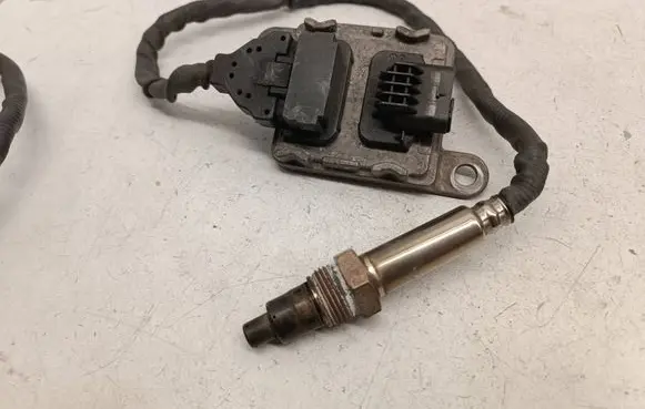 Mercedes-Benz E W213 Lambda probe sensor A0009054704 5WK97381 0009054704