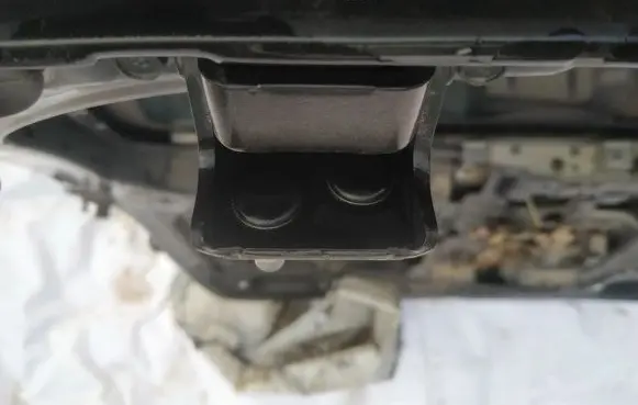 SsangYong Rexton Tailgate/trunk/boot hinge