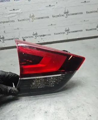 Tailgate rear/tail lights
