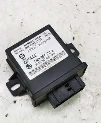 Volkswagen Touran I Light module LCM 5M0907357A 5WK49172A