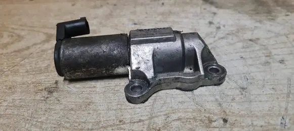 Volvo V70 Camshaft vanos timing valve 8670422