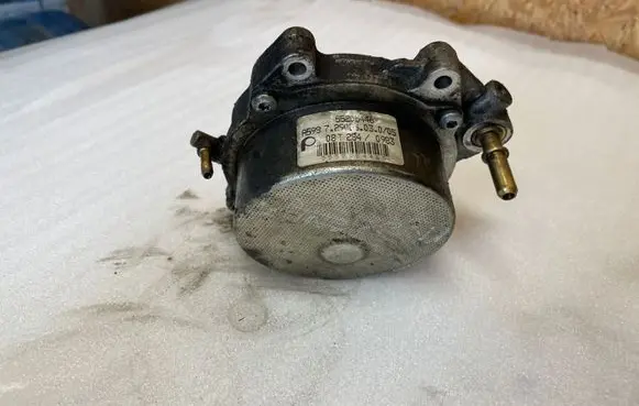 Opel Insignia A Vacuum pump 55205446
